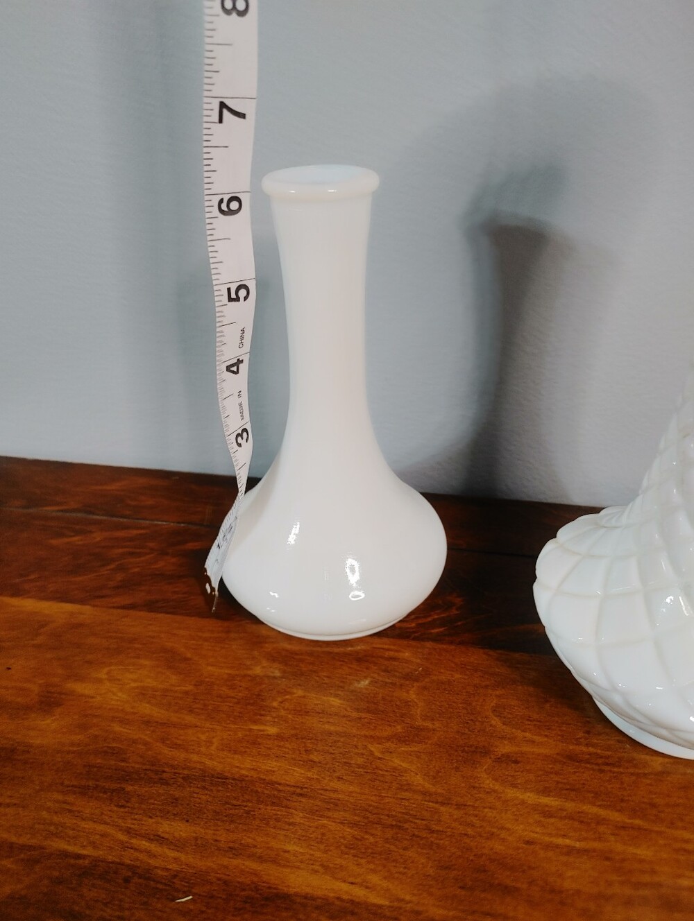 Set of 2 Vintage Milk Glass Vases - Picture 7 of 7